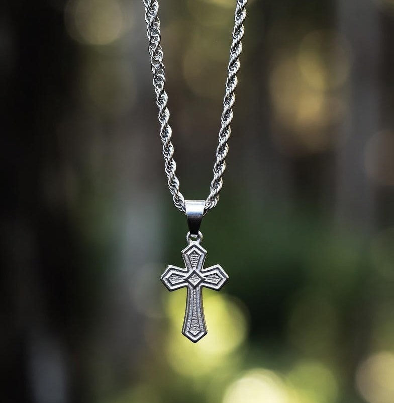 Choosing the Right Chain Necklace for Your Pendant