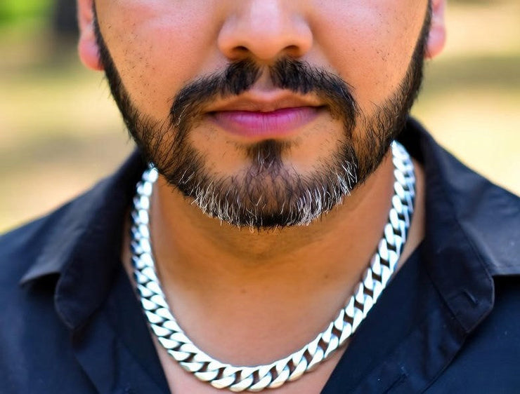 The Evolution of Cuban Link Chains in Men's Fashion